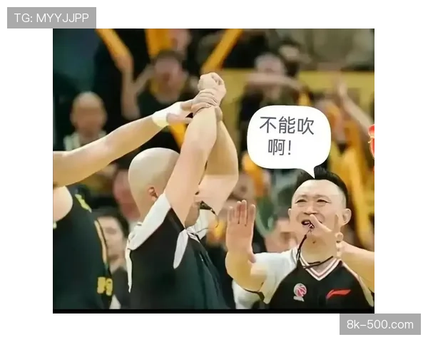 特写：争议判罚，门兴比赛中VAR长时间介入检查是否破坏进攻有利原则